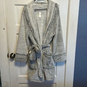 Aerie robe